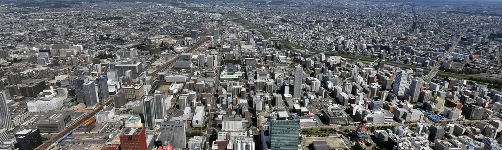 創成イースト地区を西から東に見た全景=本社ヘリから植村佳弘撮影