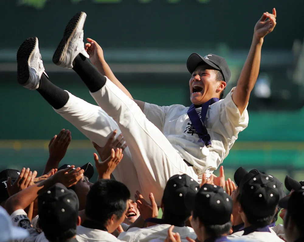 田中将大・駒大苫小牧☆全国野球選手権大会・2006夏準優勝までの足どり☆ポスター 2006】駒大苫小牧田中将大3年奪三振集 - YouTube