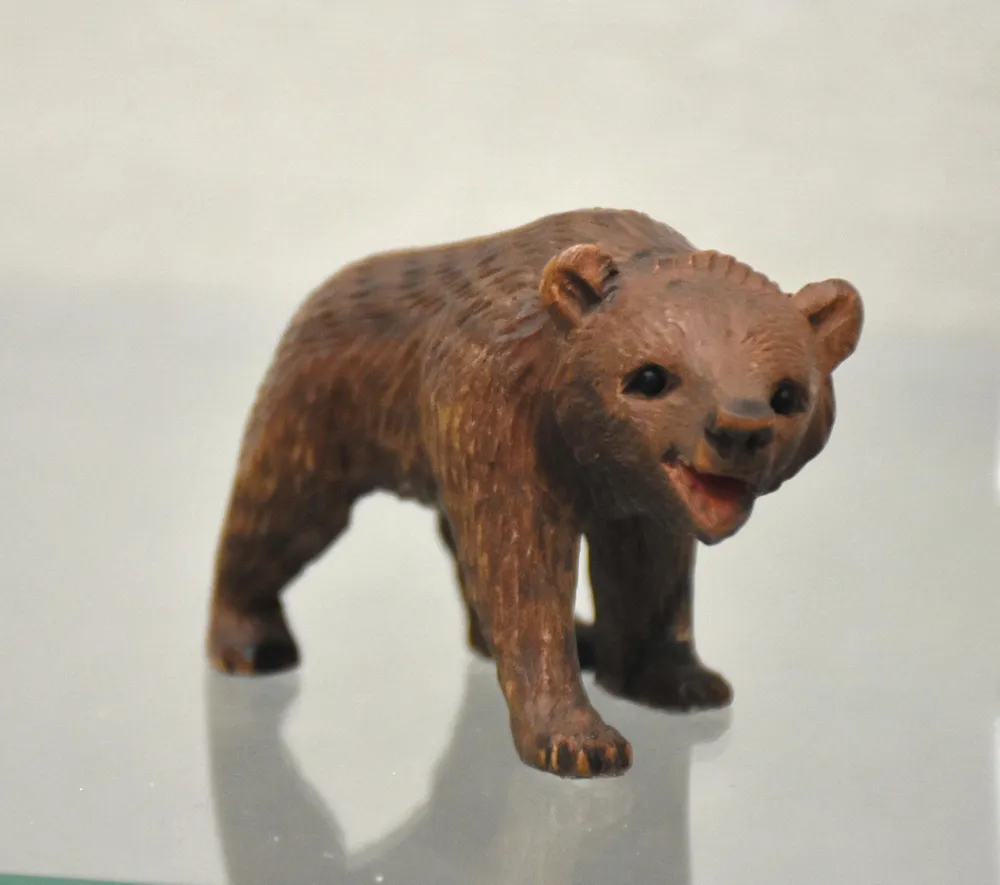 モデルとなったスイス製木彫り熊