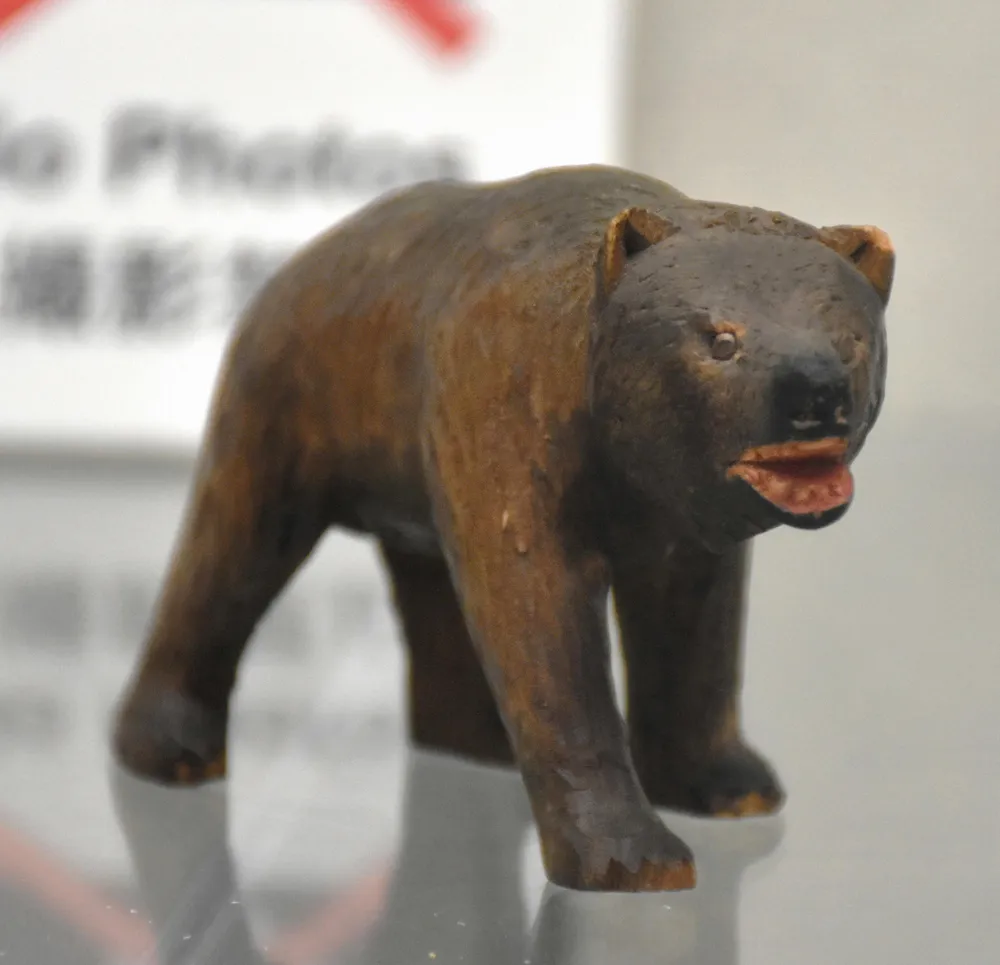 北海道第一号の木彫り熊