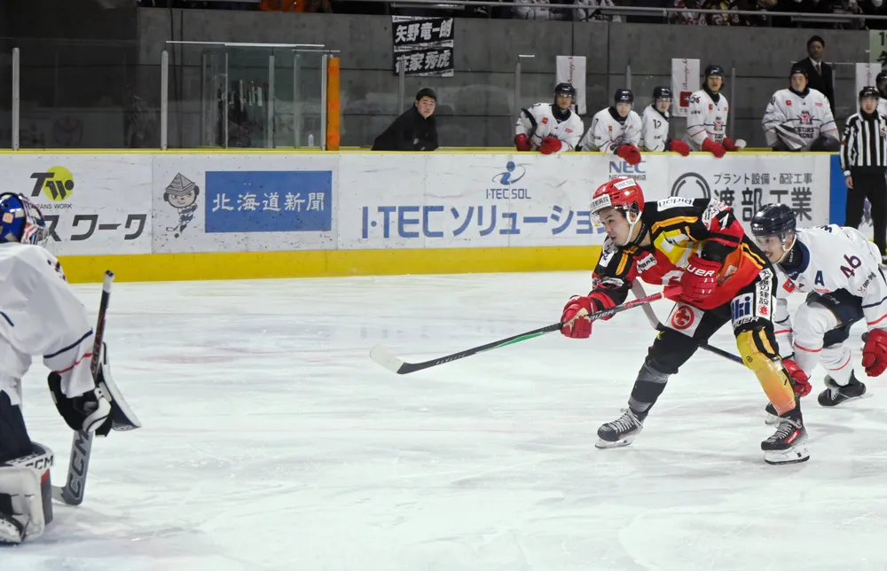 レッドイーグルス、連勝で年内リーグ戦終了 苫小牧でスターズ神戸戦