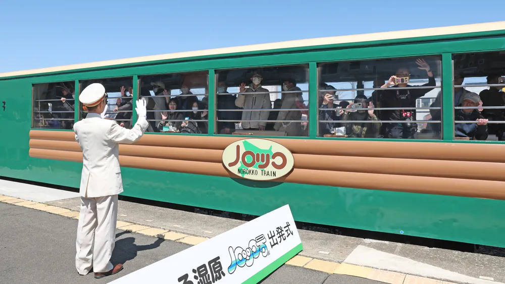くしろ湿原ノロッコ号が運行開始 現在の車両は今季限り：北海道新聞