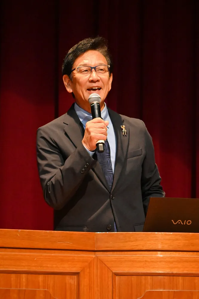 「失敗してもいいので、何でも面白がって挑戦してほしい」と話す栗山英樹さん