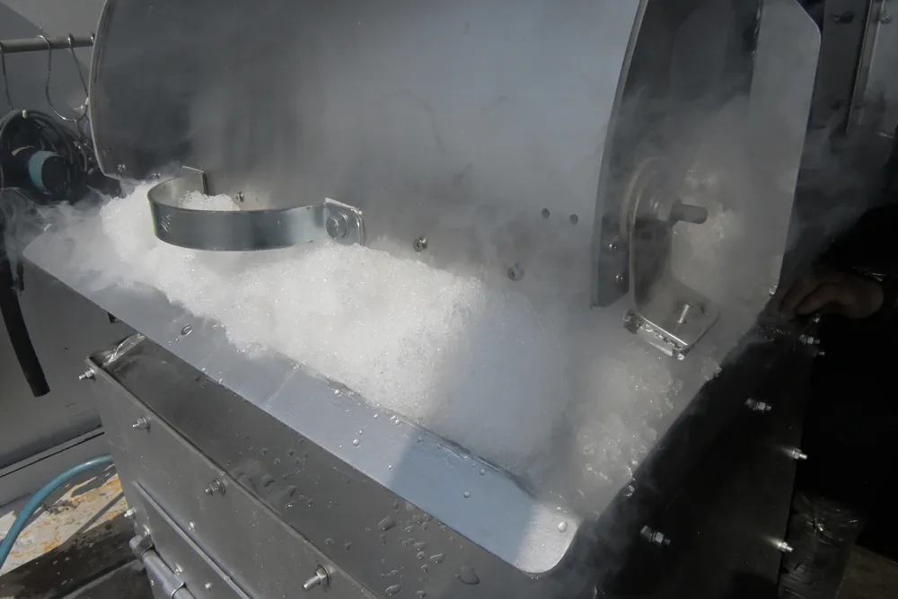 炭火で融雪「重く硬い雪に効果的」 札幌・日熱工業が装置開発 原油高で 