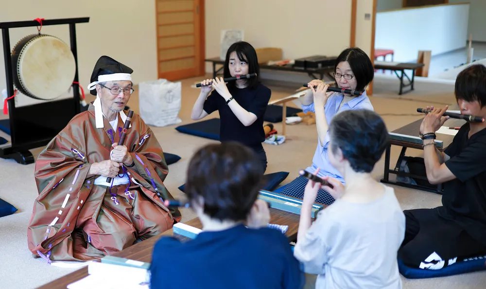 音更神社で雅楽体験会 龍笛や笙の演奏に挑戦：北海道新聞デジタル