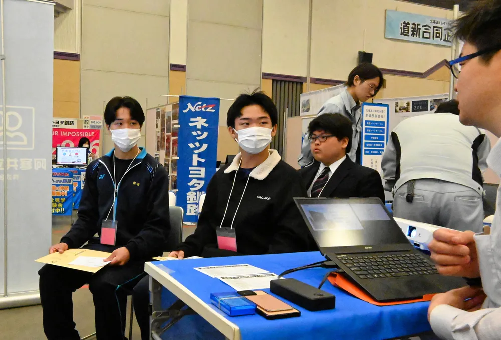 釧根66社に高校生ら関心　釧路で就活・転職フェア