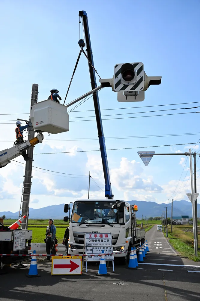 北海道の信号機39%老朽化 予算不足で「制御機」更新進まず 撤去の地元