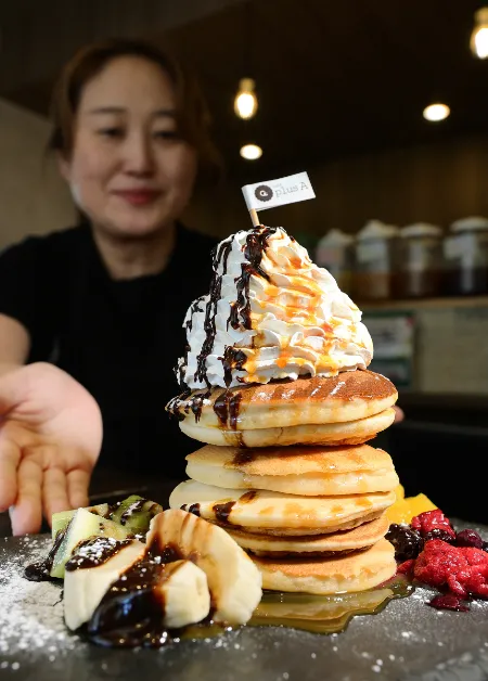 道東美食めぐり＞メガパンケーキプレート＝cafe plus A（紋別市） 6枚