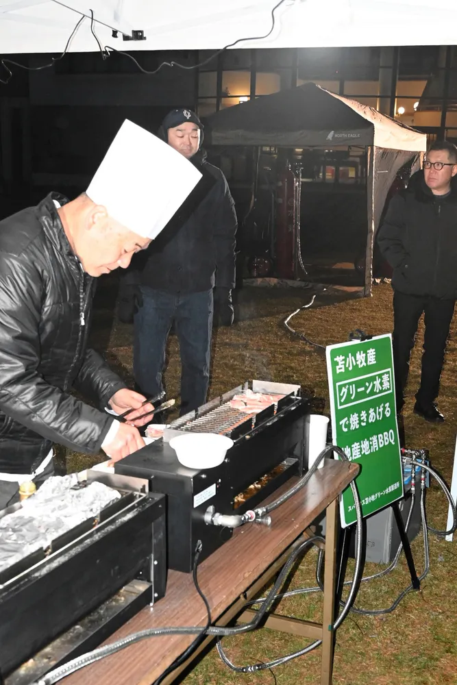 水素で焼いたBBQ「うまい」　苫小牧で催し　次世代エネPR