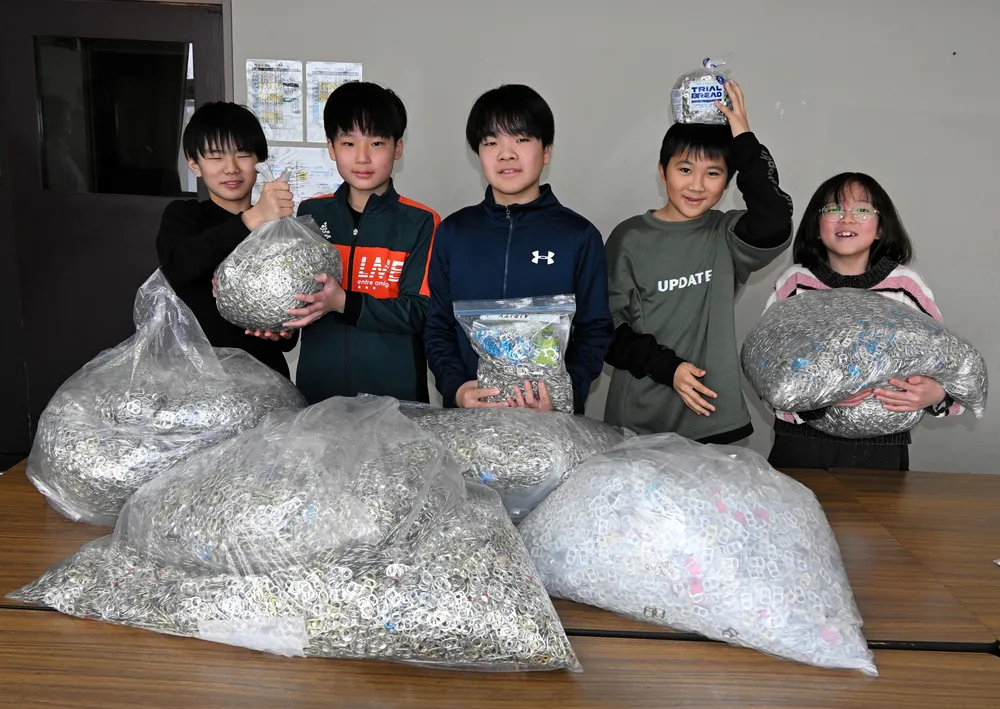 思い詰まったリングプル90キロ 紋別・南丘小児童ら寄贈「車いすに