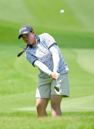 岡山絵里、66で首位発進 ニチレイ女子ゴルフ第1日：北海道新聞デジタル