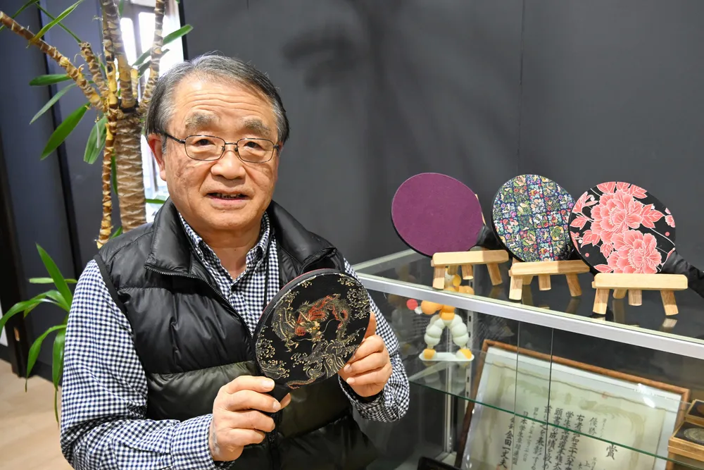 紙製ラケットで手軽に卓球 札幌の上田さんが考案、手作り 健康づくりに