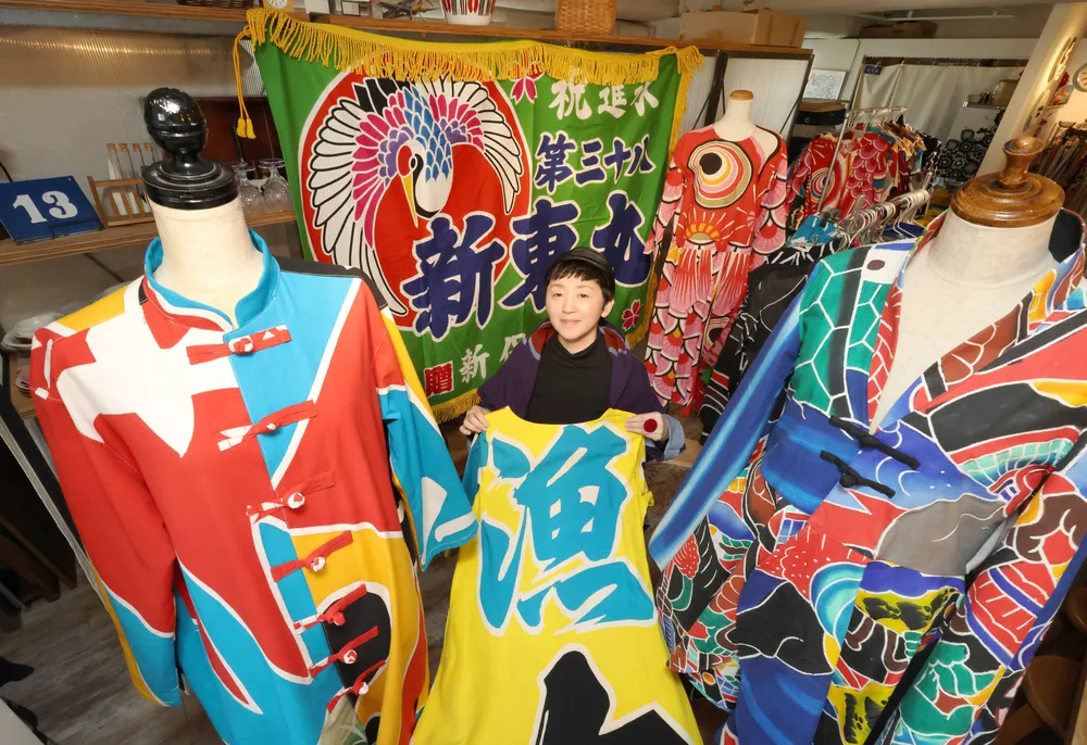 道央 生まれ変わる「宝物」＞sabumekko＝札幌市 鮮烈アート「着る大漁