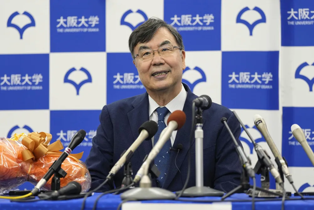 ノーベル生理学・医学賞の受賞が決まり、記者会見する大阪大の坂口志文特任教授=6日午後8時7分、大阪府吹田市