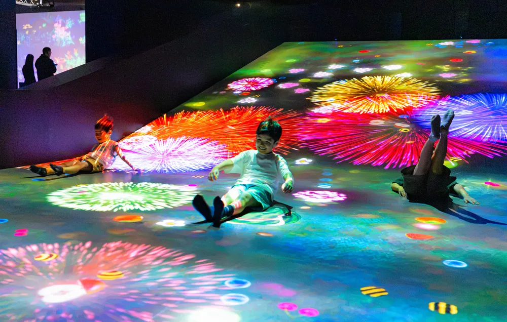 デジタル制作の体験型アート楽しむ　「チームラボ　学ぶ！未来の遊園地」　道立函館美術館で開幕