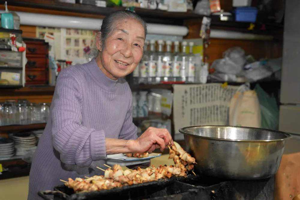 新十津川の居酒屋「英ちゃん」25日閉店　54年営業、米寿の河崎さん「今がやめ時」