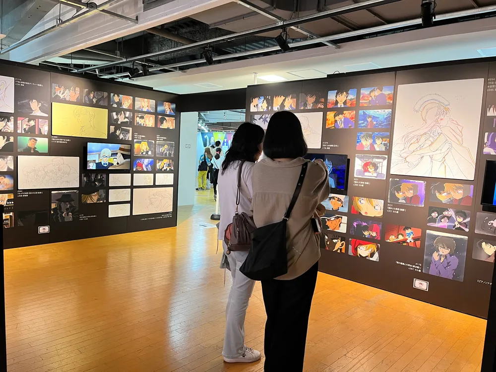 札幌・サッポロファクトリーで名探偵コナン展　絵コンテや作画など200点展示、限定グッズも登場