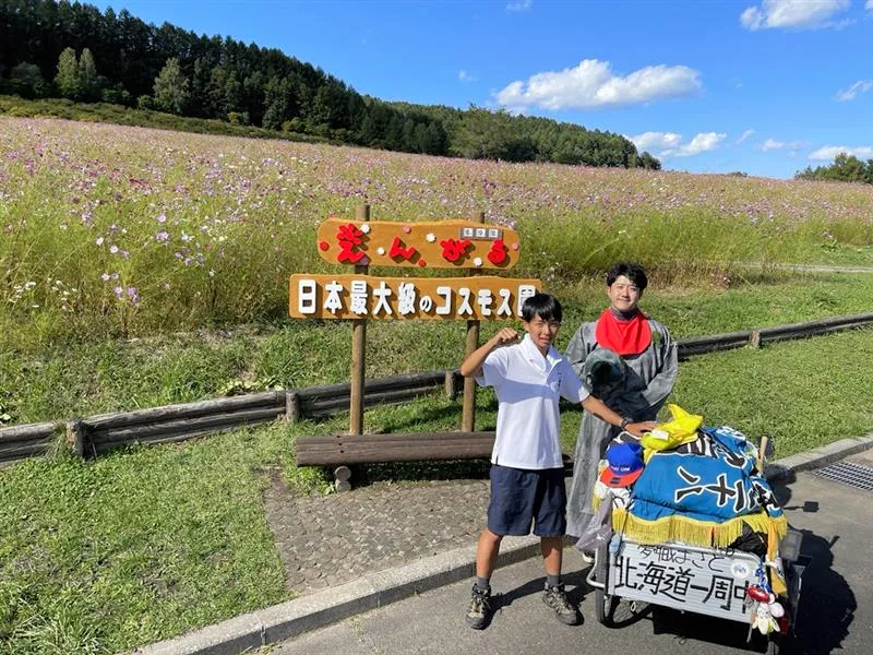 リヤカー引き北海道一周 札幌の瀬戸さん、遠軽で児童と交流：北海道新聞デジタル