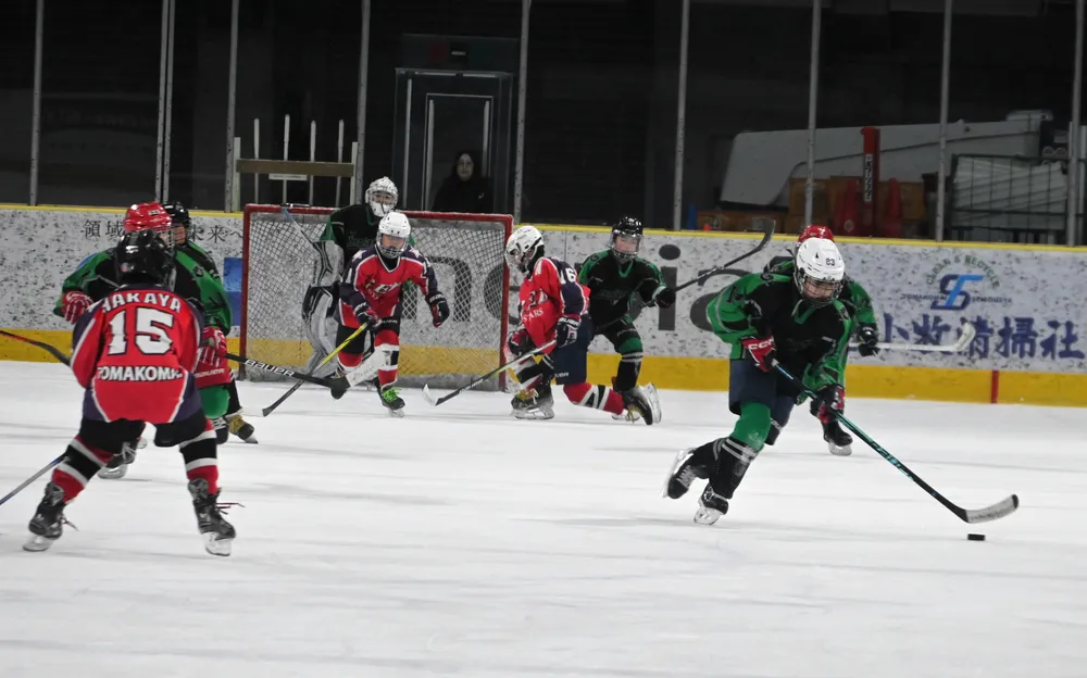 アイスキングV　苫小牧で道新杯小学生アイスホッケー