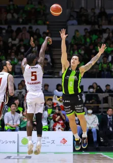 レバンガ惜敗、ホームの連勝13でストップ　首位はキープ