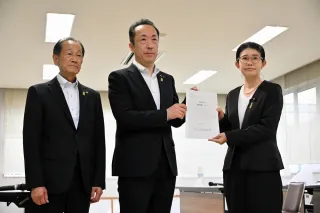 北方領土返還へ強い外交交渉要請　外務副大臣に副知事ら