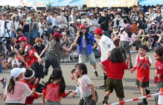 踊って笑って夏満喫 鷹栖・北野地区でタカフェスにぎわう：北海道新聞