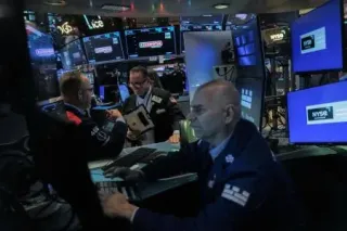 NY株反落、245ドル安　AI投資過熱への警戒再燃