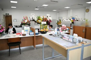 白を基調とした新支店の店内