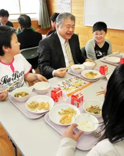 ＜私のなかの歴史　前札幌市長　上田文雄さん＞道都を自治のまちに①　変わり種　弱い立場の声届けたくて