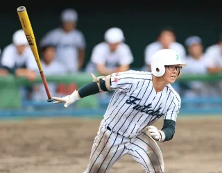 小樽ゆかりの画家・小寺健吉の油彩、市立美術館に 横浜の男性寄贈 従軍