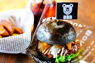 クマ肉使って“黒いハンバーガー” 岩見沢のハンター・藤嶋さん販売