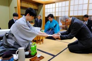 長考から「玉頭戦」の様相に　第67期王位戦第5局　藤井が封じる