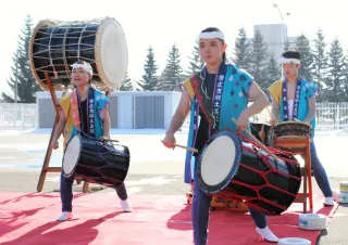 トカチのモノがたり＞野村亜土さん＝陶芸 手製の型で動物あしらう