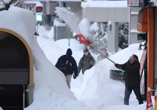 石狩管内、大雪で再び交通まひ　札幌・中央区で23センチ降雪　3日も注意を
