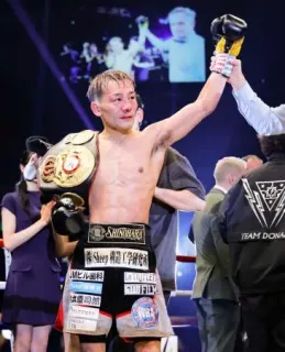 堤聖也がWBA王座統一　ボクシング、判定でドネア下す