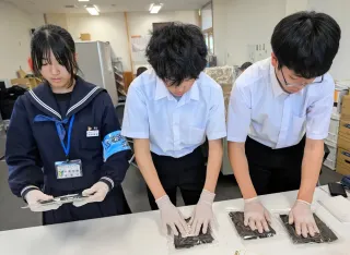 カフェや信金…仕事に挑戦、舞台裏知る　雄武の中高生が職業体験