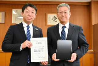 大麻高にタブレット寄贈　北陸銀行の財団
