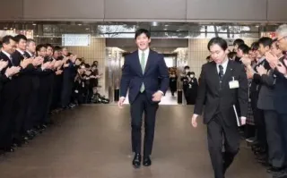 福井・石田知事が初登庁　ハラスメント防止条例に意欲