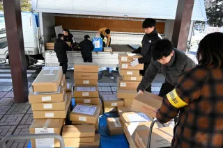 衆院選道7区　支援拡大へ2氏奔走　解散後初の週末、あいさつ回りや会合