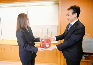 シンガポール観光局長官ら函館訪問　市長と懇談