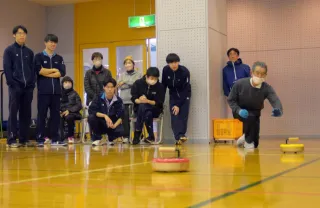 フロアカーリング　高校生も熱く　音更で交流大会