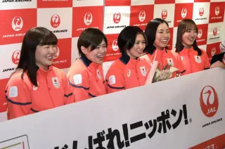 吉村「最高に楽しい五輪に」　カーリング日本女子フォルティウス、新千歳空港を出発