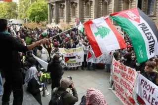 英学生、パレスチナ連帯デモ　数百人、首相は自粛を要請