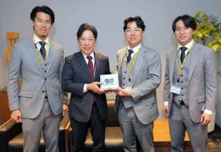 コンサ昇格ならず「悔しい」　石水社長ら本社来訪、今季の成績報告