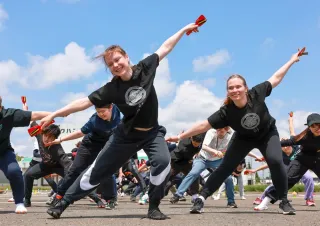 エストニアでYOSAKOIチーム　女性２人が祭り参加　偶然知り踊りに感激