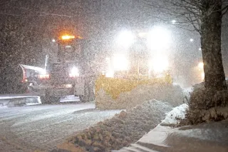 【暴風雪警戒】15日はオホーツク海側で降雪80センチ予想　JR77本運休　釧路、えりもなどで9600戸停電