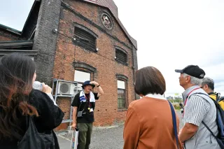 渡辺貞之個展が岩見沢で開催中 黒い羽根の天使など油彩画25点展示 29日