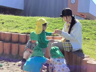 ＜キャンパスから＞名寄市立大・伝馬淳一郎准教授　保育補助バイト　学生の学びの場
