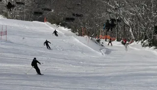 待ちわびた粉雪の感触　登別・サンライバスキー場オープン