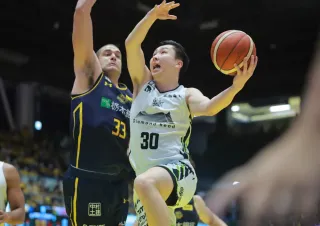 小樽ゆかりの画家・小寺健吉の油彩、市立美術館に 横浜の男性寄贈 従軍